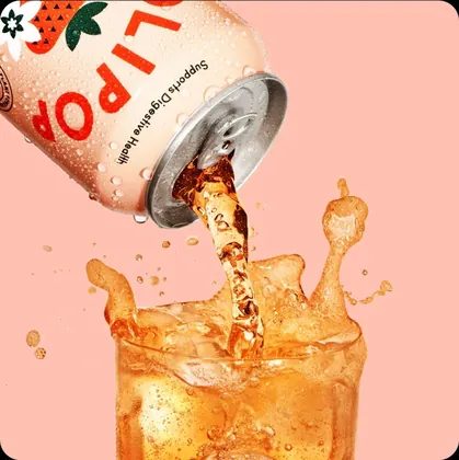 Canette Olipop versée dans un verre avec bulles pétillantes – gazéification naturelle sans acidité agressive